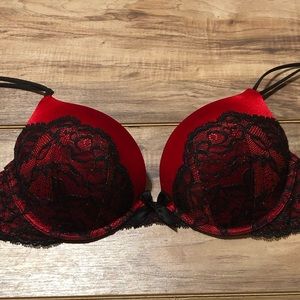 Victoria’s Secret 36B miraculous plunge bra